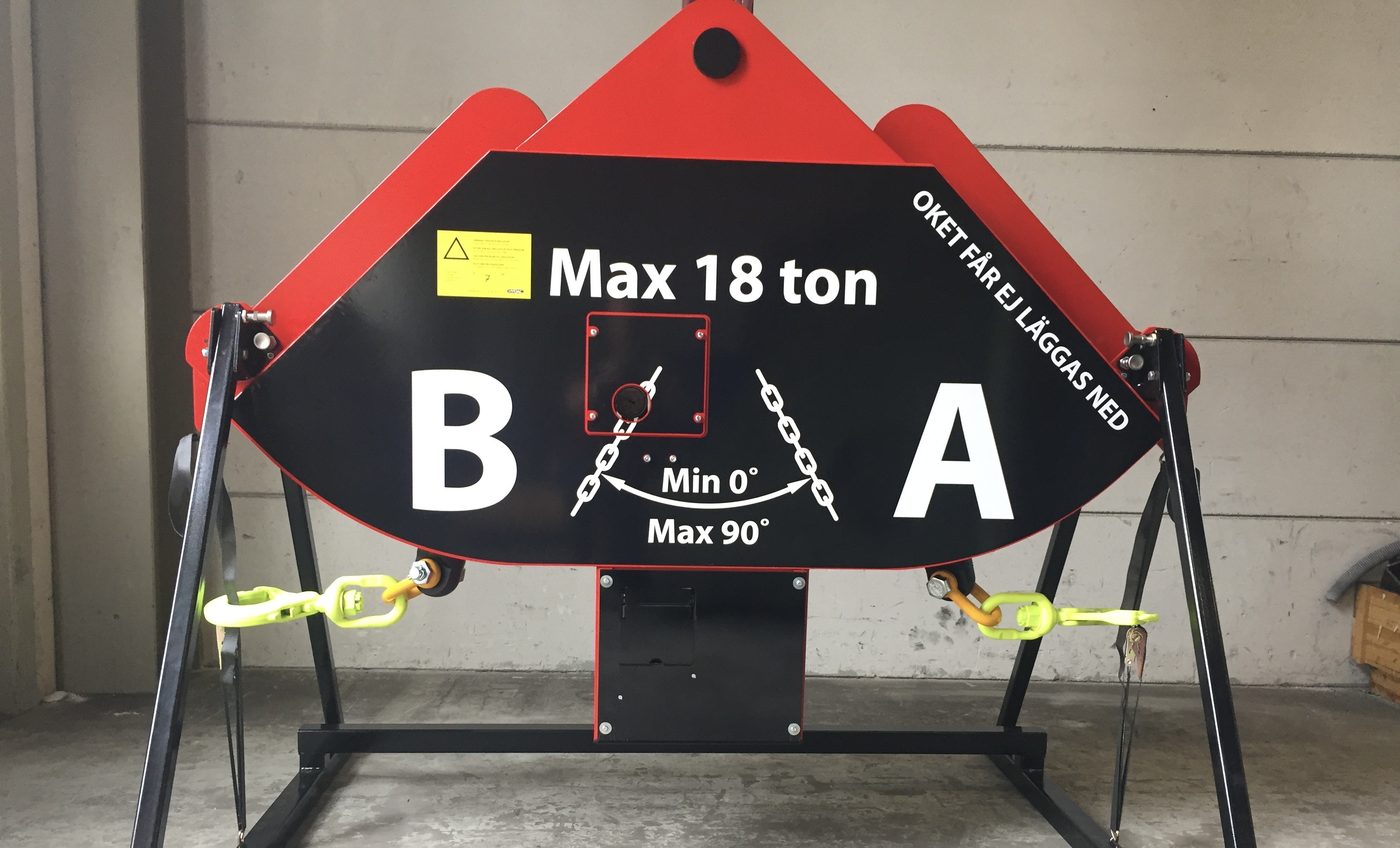 Lyftoket Humlan, ett rött lyftok märkt A och B med maxlast 18 ton